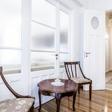 Neoclassical Apartment With 3 Bedrooms In Пирей Экстерьер фото