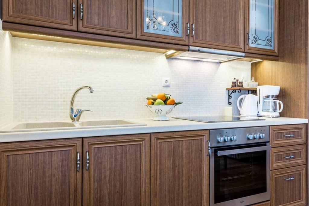 Neoclassical Apartment With 3 Bedrooms In Пирей Экстерьер фото